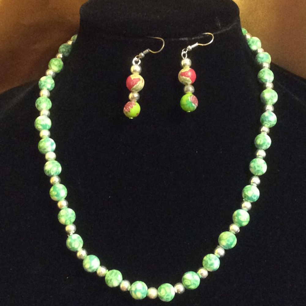 Green & white beaded necklace, matching earrings